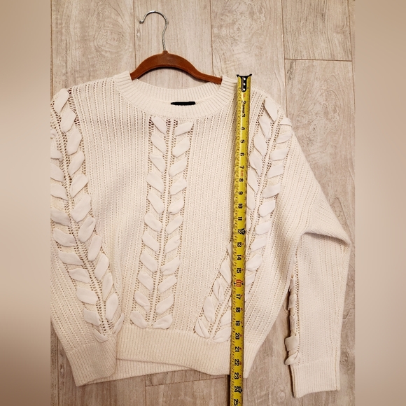 Club Monaco White Sweater.  Size Small - Picture 9 of 9